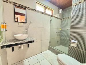 Kopalnica v nastanitvi Charming house 5 min airport with Ac