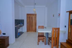 Kuchyň nebo kuchyňský kout v ubytování SPRING VILLA AHANGAMA