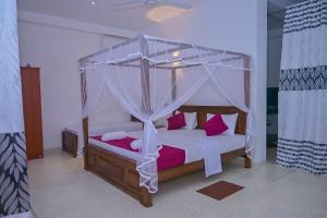 Postel nebo postele na pokoji v ubytování SPRING VILLA AHANGAMA