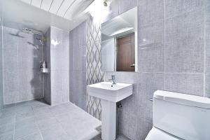 Koupelna v ubytování Khan Motel + 37 fotografií