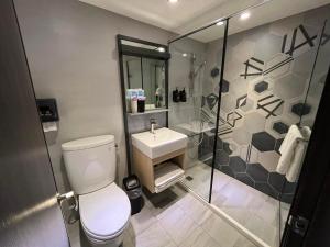 Ein Badezimmer in der Unterkunft Just live inn - New Dahua