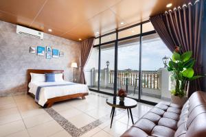Postel nebo postele na pokoji v ubytování CAMY Hotel Vung Tau