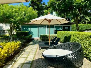 Zahrada ubytování Escape Condominiums Beachfront Suites - Mae Phim