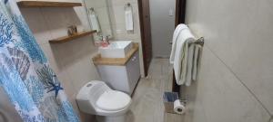 Koupelna v ubytování SEMEREL APARTMENT + 26 fotografií