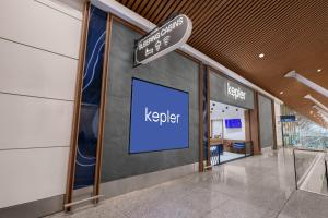 セパンにあるKepler Club KLIA Terminal 1 - Airside Transit Hotelのケレクトロ店前の看板