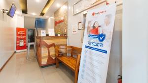 Kuchyň nebo kuchyňský kout v ubytování RedDoorz near Bambang Station