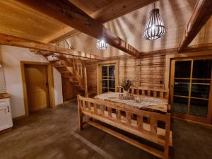 ZłatnaBacmańska Chata z pięknym widokiem przy szlaku jacuzzi Beskidy的相册照片