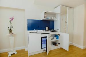 Kuchyň nebo kuchyňský kout v ubytování ORBI CITY GE