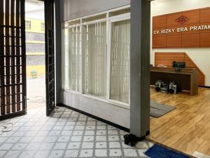 Ο χώρος του λόμπι ή της ρεσεψιόν στο RedDoorz Syariah Nanna Homestay Near Dino Park