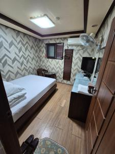 En eller flere senge i et værelse på Joyful Stay + 40 billeder