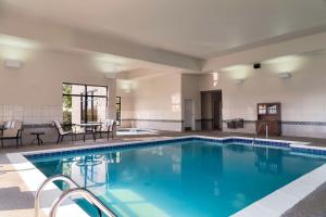Bazén v ubytování Hampton Inn Ft Wayne nebo v jeho okolí