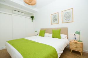 En eller flere senge i et værelse på Casa piña colada - By AZ Rentals + 51 billeder