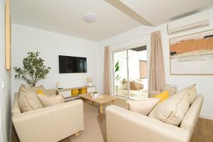 Et tv og/eller underholdning på Casa piña colada - By AZ Rentals