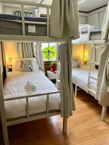 Ένα ή περισσότερα κρεβάτια σε δωμάτιο στο Hakuba Sea2Summit Hostel