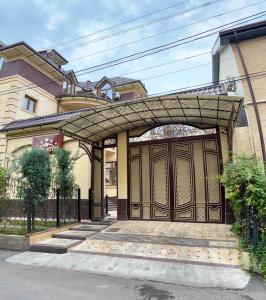 Uy qurilishi porno xotini jum ichida