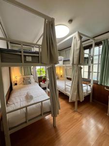 Ένα ή περισσότερα κρεβάτια σε δωμάτιο στο Hakuba Sea2Summit Hostel