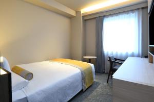 a hotel room with a bed and a window at HOTEL MYSTAYS Ochanomizu Conference Center in Tokyo