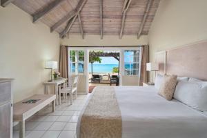 Letto o letti in una camera di Hawksbill Resort Antigua - All Inclusive