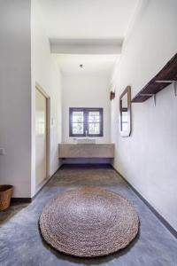 a room with a large rug on the floor at Drifter - Rooms & Food in Midigama