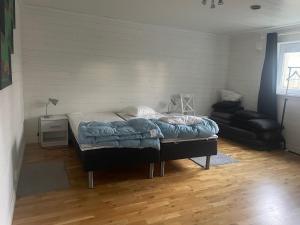 Een bed of bedden in een kamer bij Strandvägen 4