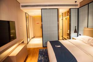 Katil atau katil-katil dalam bilik di Echarm Hotel Dongxing Minzu Road