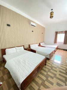 Postel nebo postele na pokoji v ubytování Khách Sạn Bảo Nam