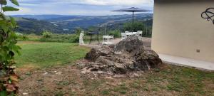 Uma vista geral da montanha ou uma vista da montanha a partir da casa de férias