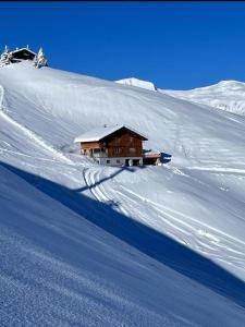 Apartment direkt an der Piste v zime