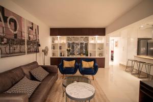Χώρος καθιστικού στο Westridge - Breathtaking Views & Apartment!
