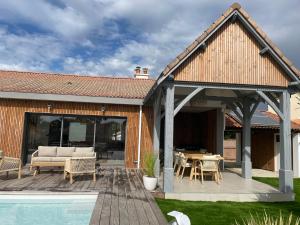 Bazén v ubytování L'écho des Vagues nebo v jeho okolí