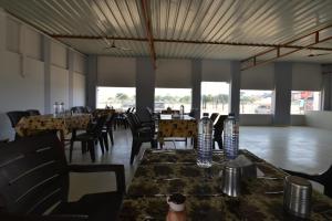 Ресторант или друго място за хранене в Melody Moon Desert Camp & Resort