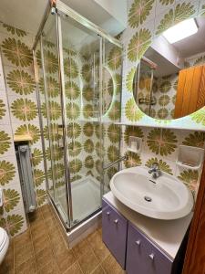a bathroom with a sink and a shower at Residence Petit Tibet in Breuil-Cervinia +115 photos