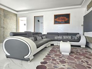 Posedenie v ubytovaní Maison Sapiac - 4pers - 2 chambres - 3 lits - Clim réversible - Terrasse ombragée et grand jardin - Piscine saison estivale