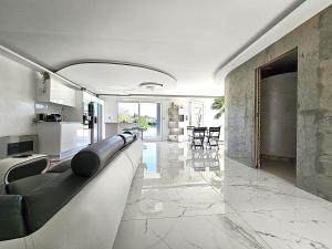 Posedenie v ubytovaní Maison Sapiac - 4pers - 2 chambres - 3 lits - Clim réversible - Terrasse ombragée et grand jardin - Piscine saison estivale