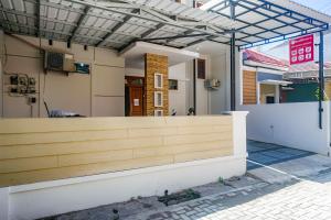 Fotografie z fotogalerie ubytování RedDoorz Near Majapahit Semarang v destinaci Alastuwo