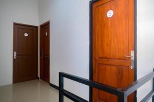 Fotografie z fotogalerie ubytování RedDoorz Near Majapahit Semarang v destinaci Alastuwo