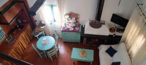 an overhead view of a bedroom with a bed and a table at Las Hazuelas Villa 15 in Algámitas