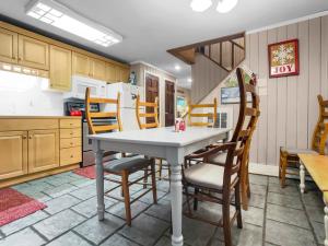a kitchen with a white table and chairs at Treetop 15 Townhome Near Slopes Village Gated Parking Wi-Fi in Snowshoe