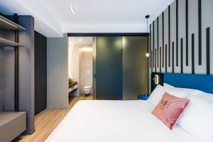 MH SUITES Plebiscito客房内的一张或多张床位