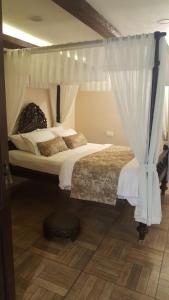 Postel nebo postele na pokoji v ubytování Casa Menezes - A Heritage Goan Homestay