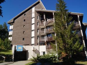 an apartment building with balconies and a tree at Studio au Sauze avec balcon, parking et équipements tout confort - FR-1-165A-114 in Enchastrayes