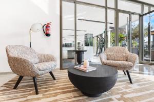 Ein Sitzbereich in der Unterkunft FIRST CLASS 1BR Charming City View