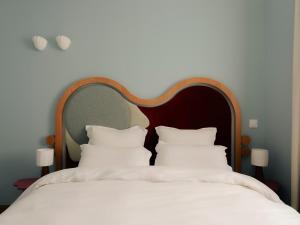 Postel nebo postele na pokoji v ubytování Edgar Suites Cannes - Rue d'Antibes + 37 fotografií