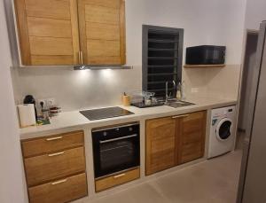 Η κουζίνα ή μικρή κουζίνα στο La Terrasse de Saint-Gilles