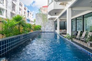 an infinity pool in the middle of a building at Kokotel Pattaya North Beach in Pattaya North