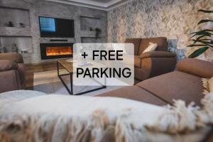 a living room with a sign that reads free parking at Museum Apartment in Subotica