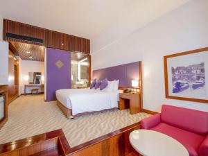 Postel nebo postele na pokoji v ubytování Novotel Nha Trang