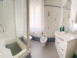 Koupelna v ubytování Appartamento Madagascar by Ca-Sa Check