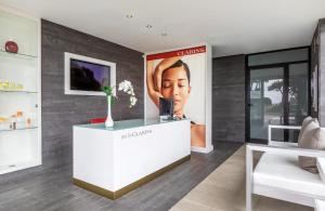 Uma TV ou centro de entretenimento em Hotel de Mar Gran Meliá - Adults Only - The Leading Hotels of the World