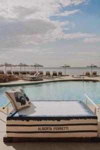 A piscina localizada em Hotel de Mar Gran Meliá - Adults Only - The Leading Hotels of the World ou nos arredores